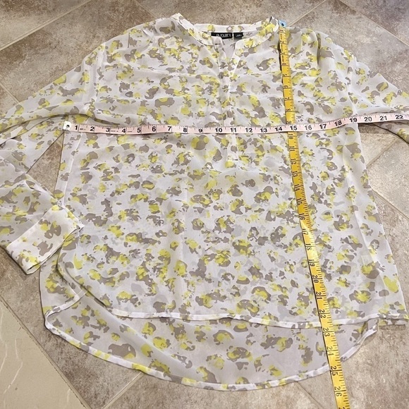 🆕 a.n.a sheer long sleeve pullover button blouse top white yellow medium petite - Picture 3 of 10